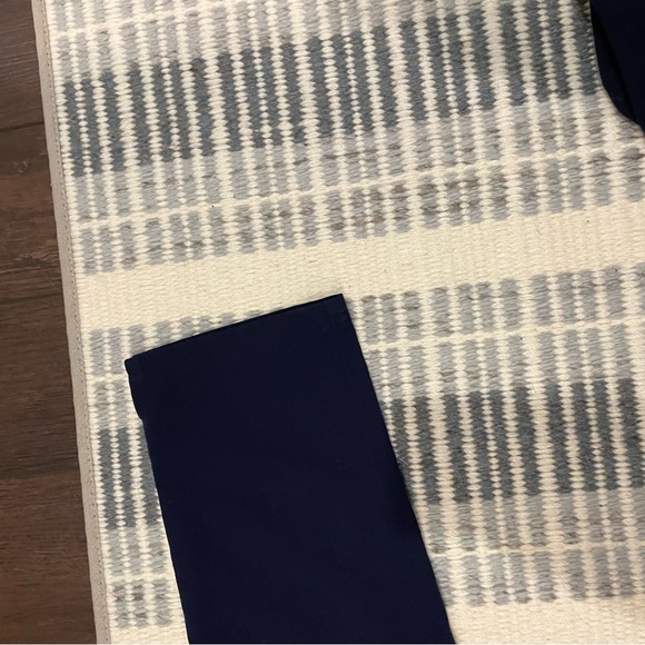 FIGS scrub top and matching bottoms, navy, size XS and XXS - Picture 6 of 13